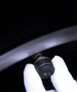 Wireless TPMS for cars – real-time pressure display on digital screen