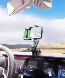 Car phone holder with 360° rotation for safe driving